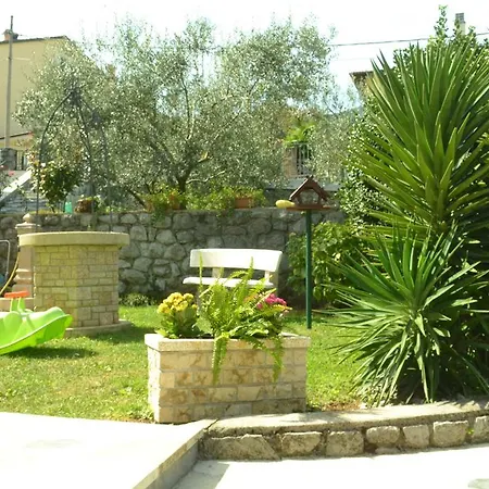 Mirna With Parking لوفغان