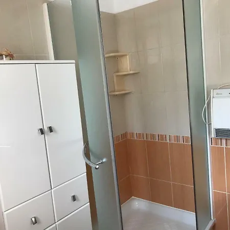 Mirna With Parking Apartamento Lovran