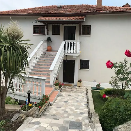 Mirna With Parking * لوفغان