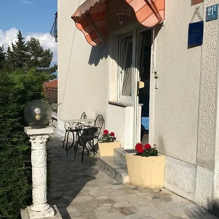 Mirna With Parking Apartamento Lovran