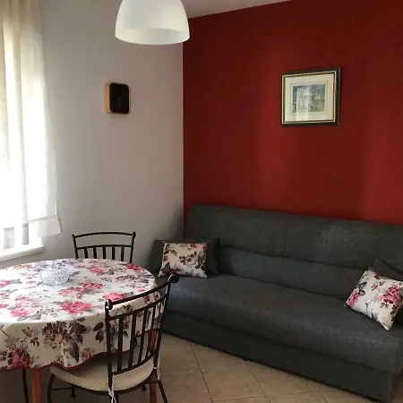 Mirna With Parking Apartamento *