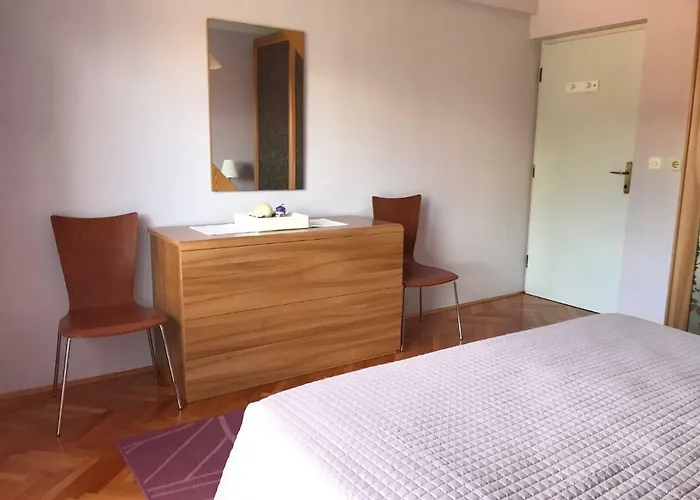 Mirna With Parking Lejlighed *